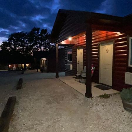 The Woods Lodging Kingston Екстериор снимка