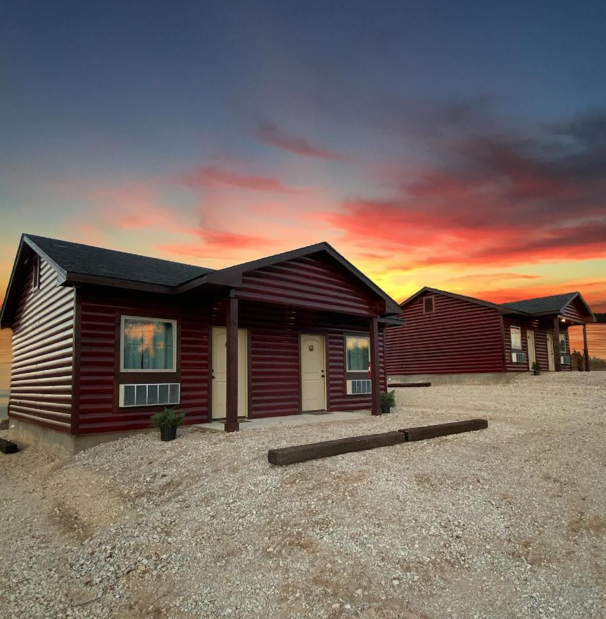 The Woods Lodging Kingston Екстериор снимка