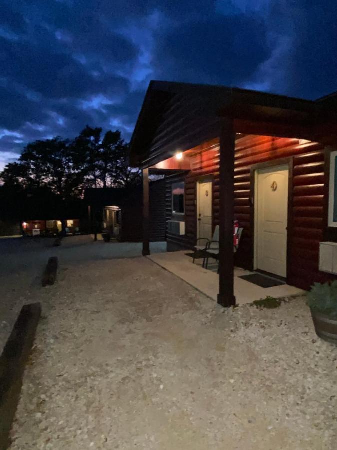 The Woods Lodging Kingston Екстериор снимка