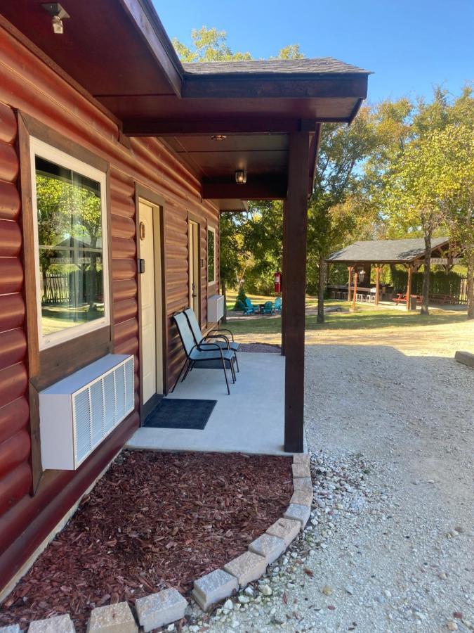 The Woods Lodging Kingston Екстериор снимка