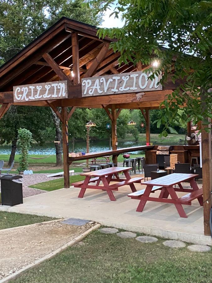 The Woods Lodging Kingston Екстериор снимка