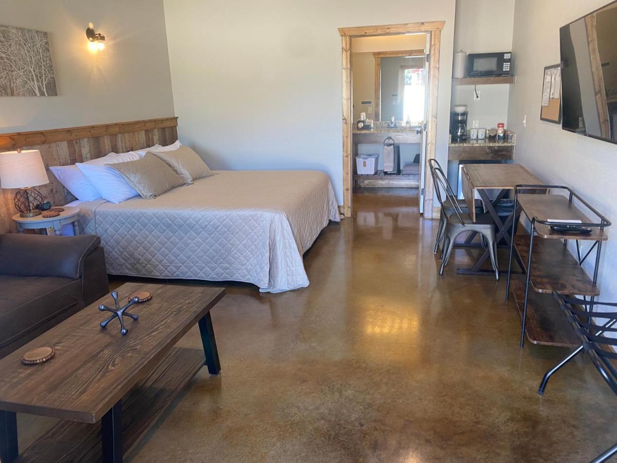 The Woods Lodging Kingston Стая снимка