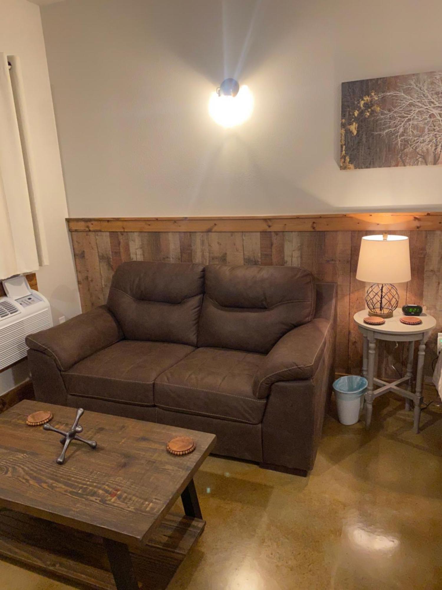 The Woods Lodging Kingston Стая снимка