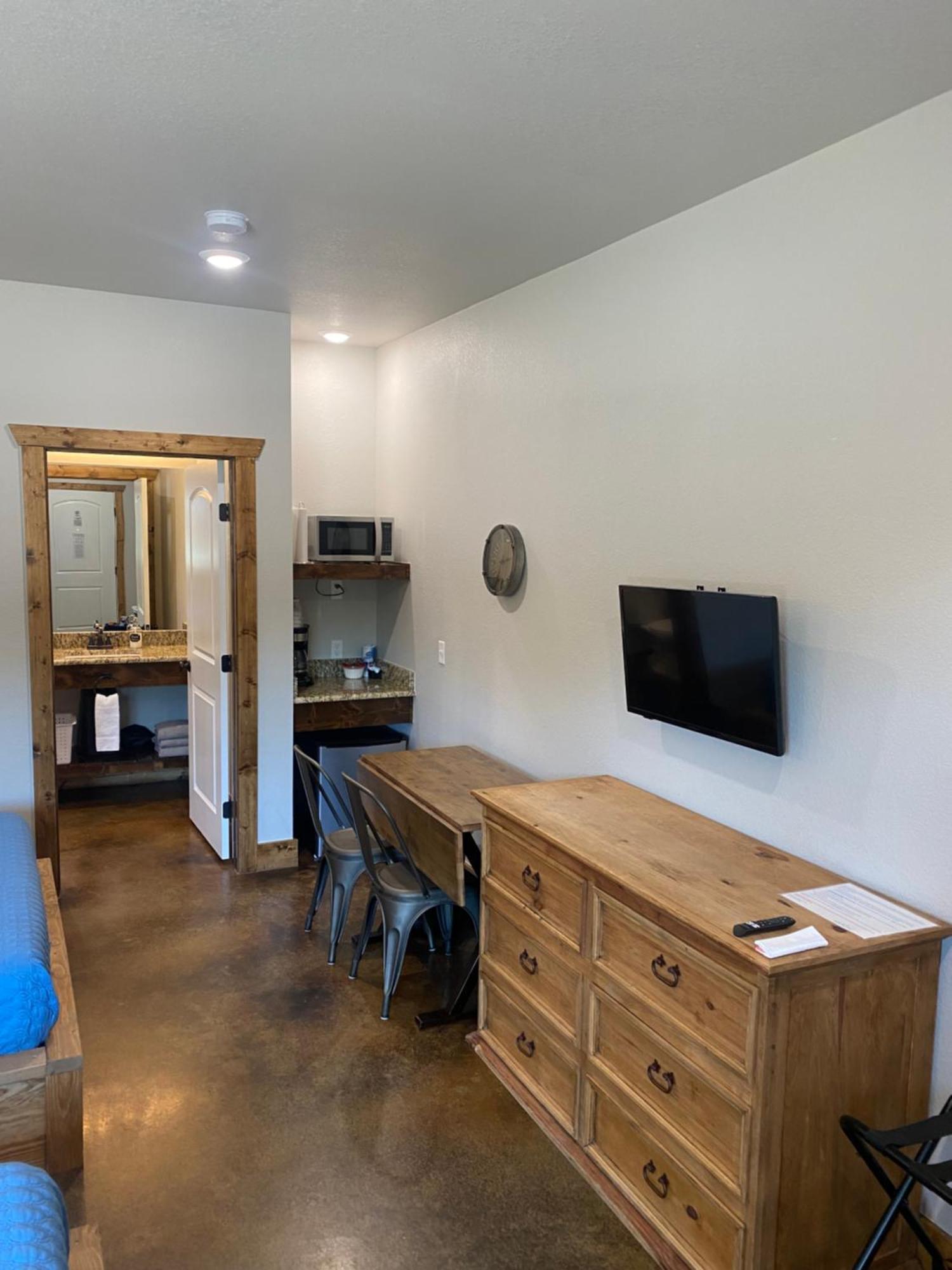 The Woods Lodging Kingston Стая снимка